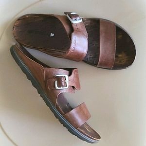 Merrell real leather flip flops
